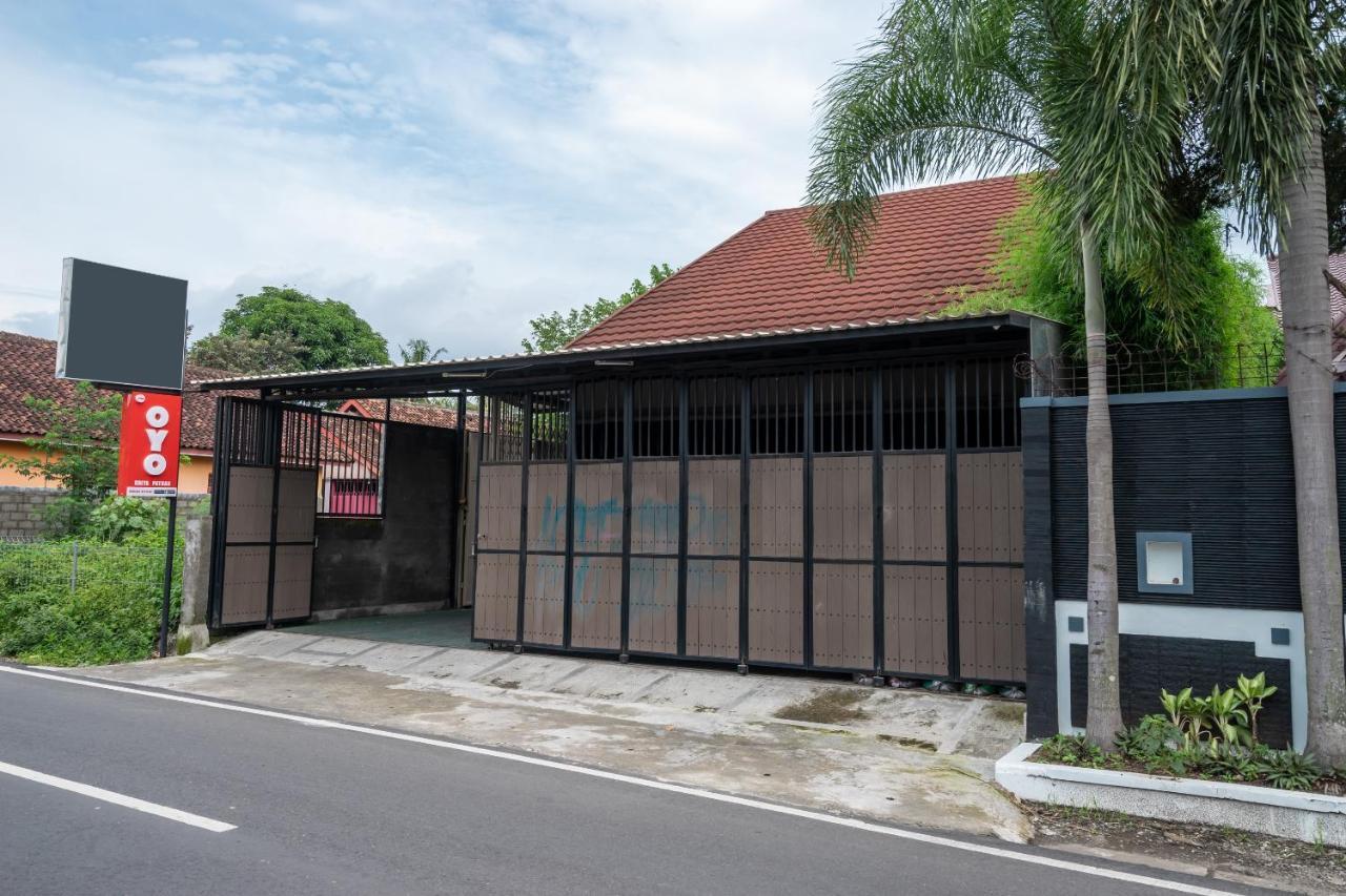 Oyo 2347 Griya Patran Ngabean Exterior foto